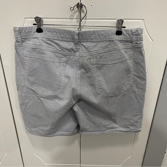 Riders by Lee Blue Striped Midrise Shorts - Picture 2 of 9